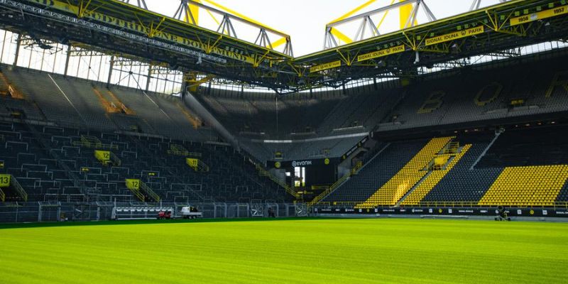 Khám phá Signal Iduna Park - Sân nhà của Dortmund